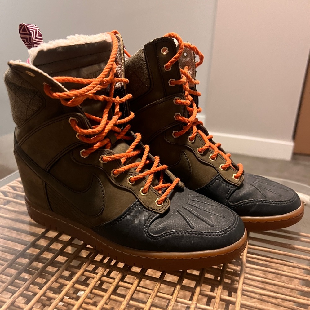 Nike sky high boots
